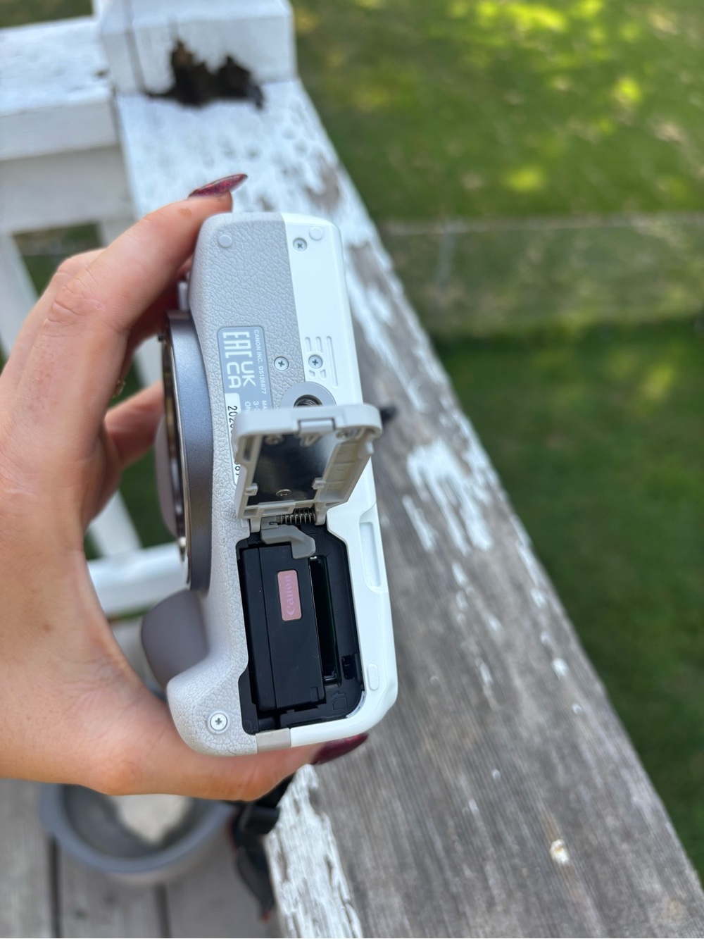 Canon EOS R50 White Camera Body Only - Picture 3 of 8